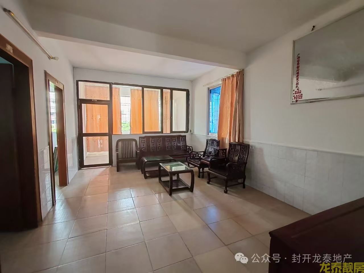 职中球场附近步梯3楼
