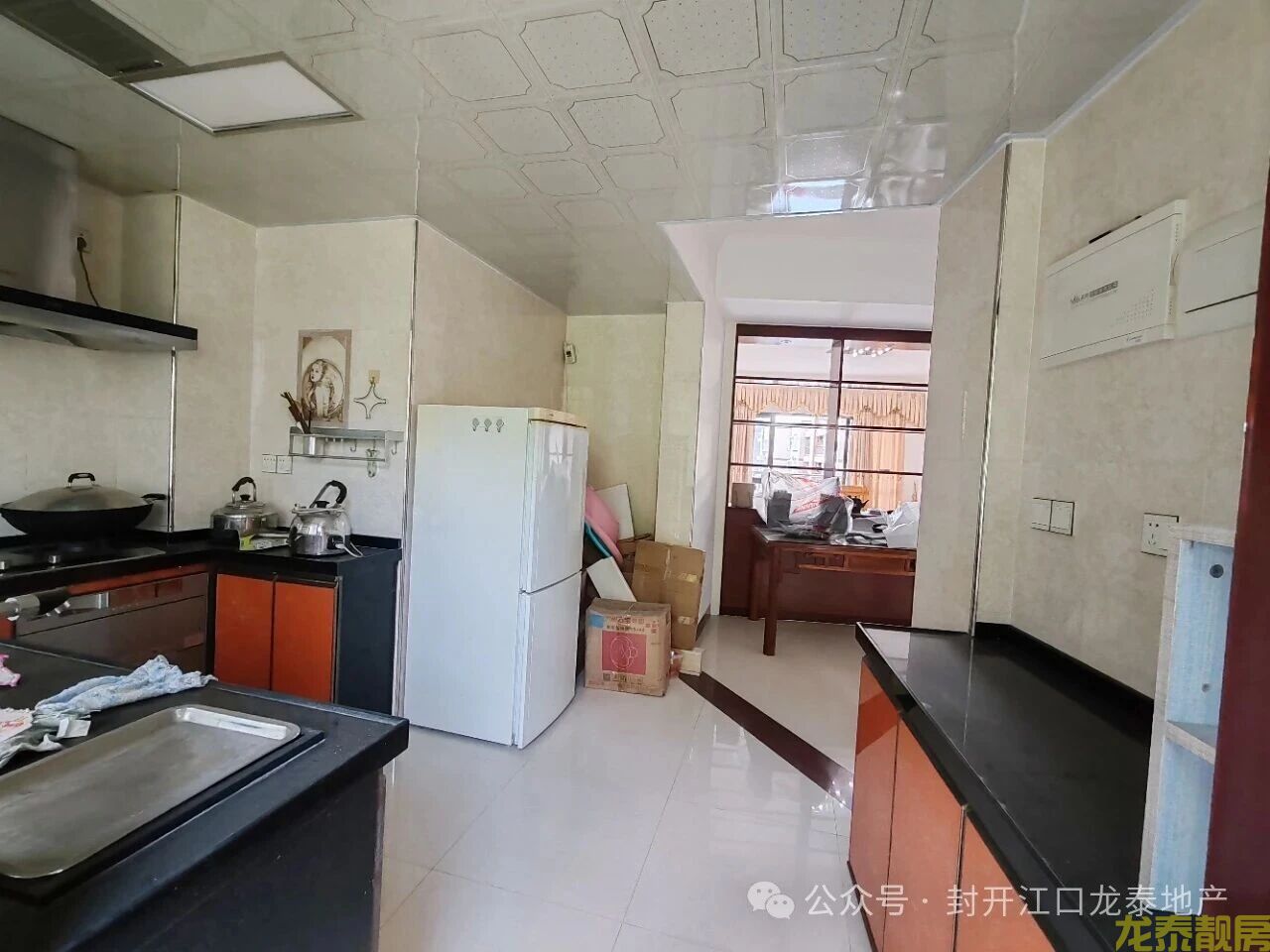 和富花园电梯中间楼层精装三房